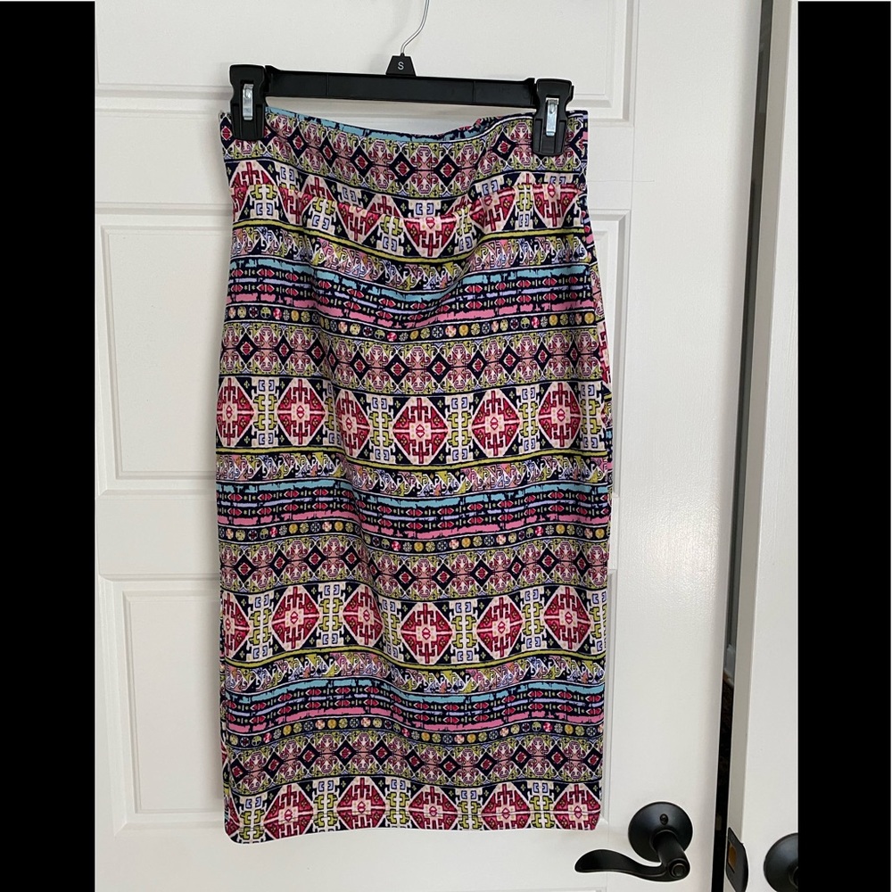 Fitted skirt, size M, with tags
